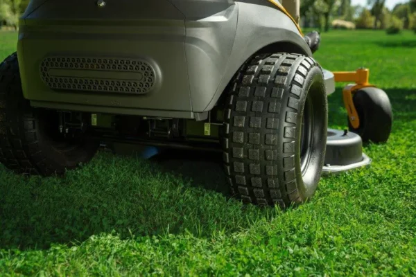 tondeuse et tracteur