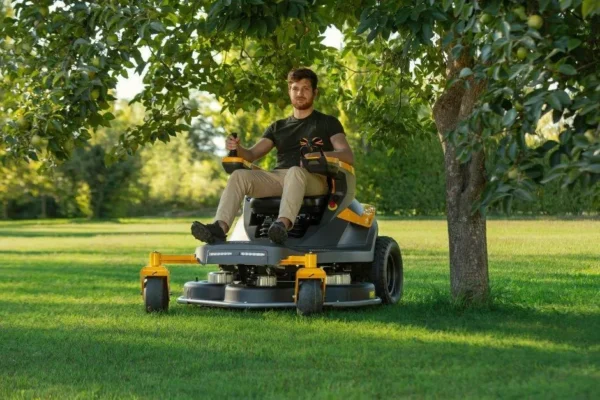 tondeuse et tracteur